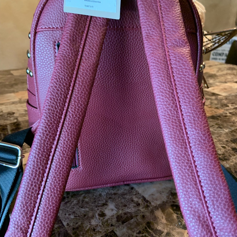Backpack - Picture 2 of 5